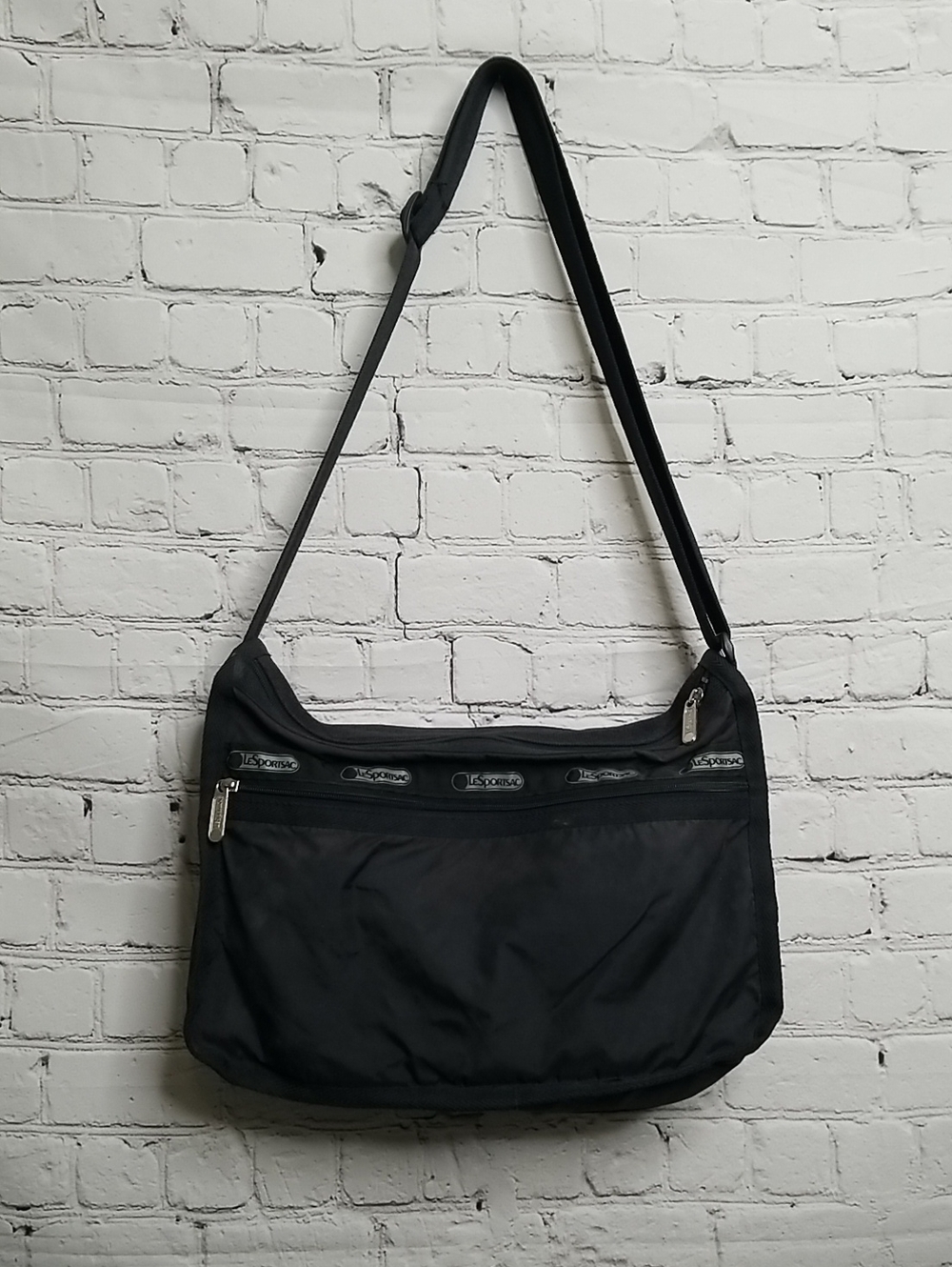 Le Sport Sac womens purse w/adjustable  strap GUC